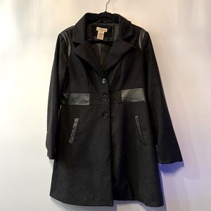 Wool and polyester pea coat with adorable leather accents